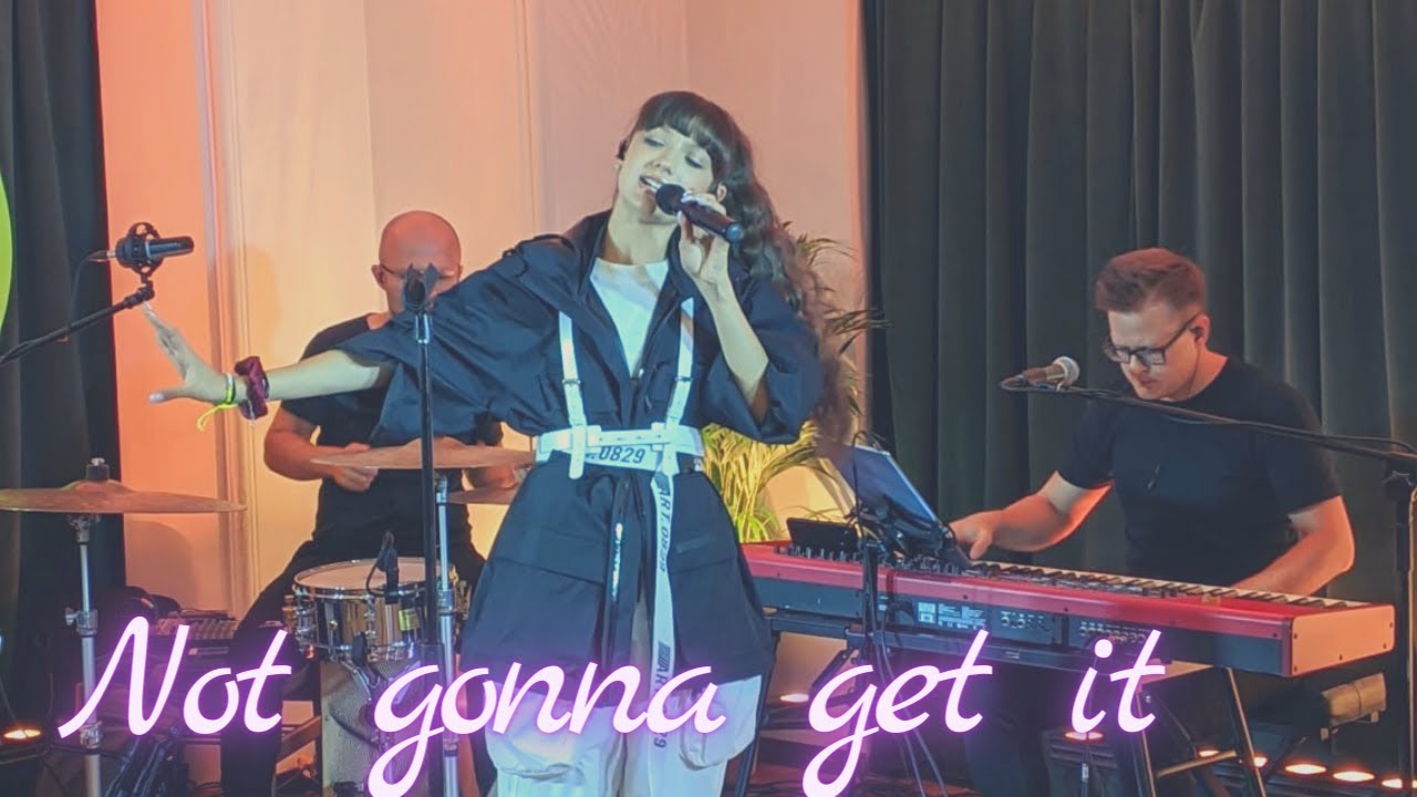 Viki Gabor - Not Gonna Get It | #EmpikMusicLive - 11.09.2020