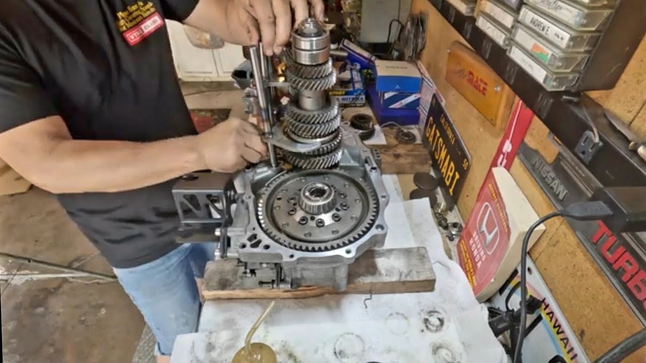 Honda Prelude transmission M2S4 w/ Accord 5th gear. Final assembly.  pt. 3