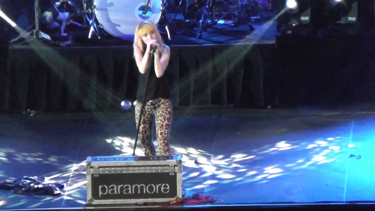 Paramore Brick By Boring Brick México 2013