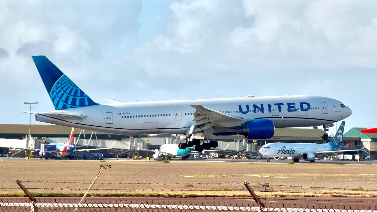 Planespotting | Kahului Airport (OGG/PHOG) - Maui, Hawaii | Takeoffs & Landings | #13 [4K]