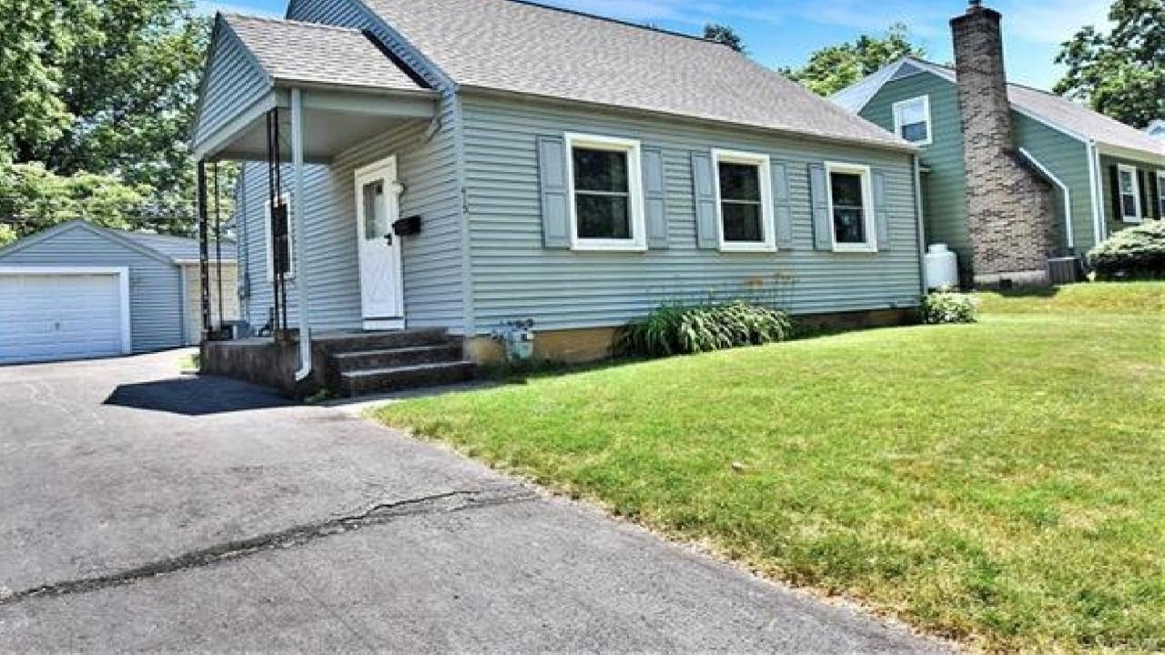 415 Willow Road, Hellertown, PA Presented by Joe McGavin.