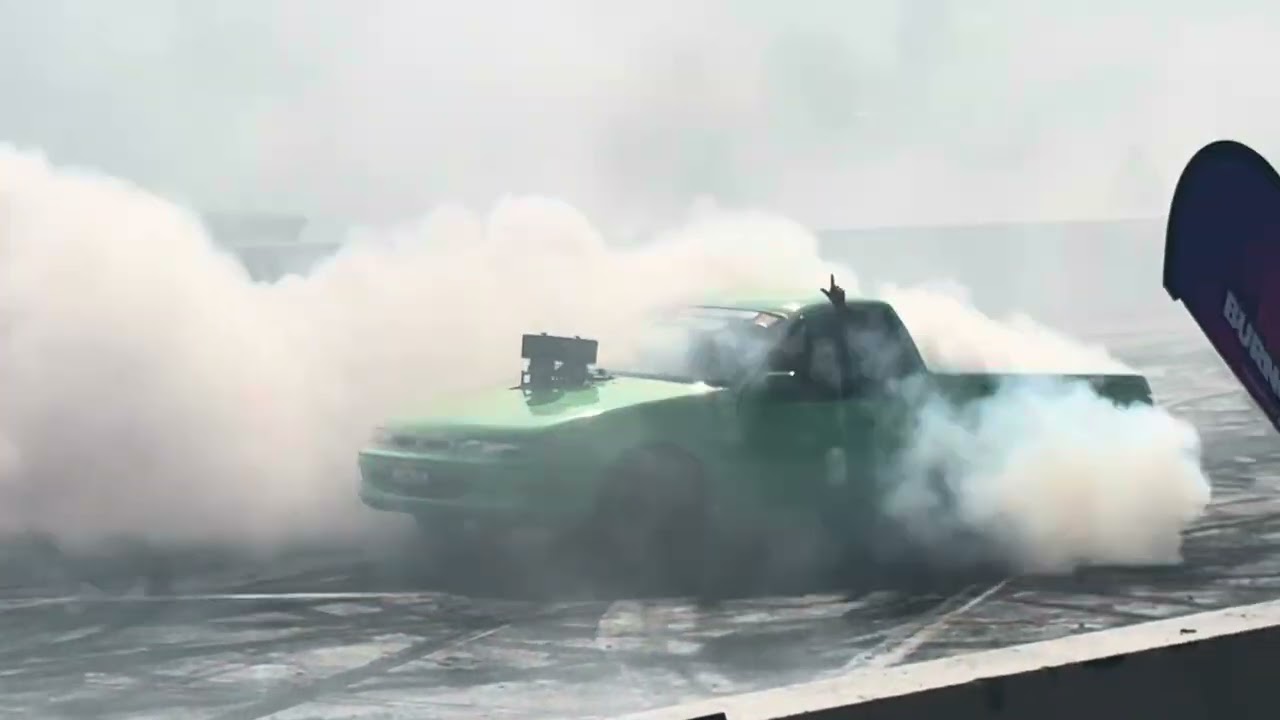 Summernats 38 - Wildcard Burnouts.