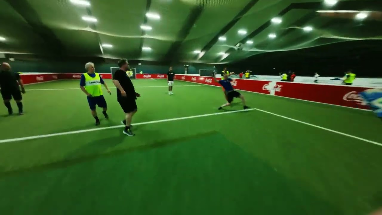 Ballkontakt Fu&szlig;ball Halle