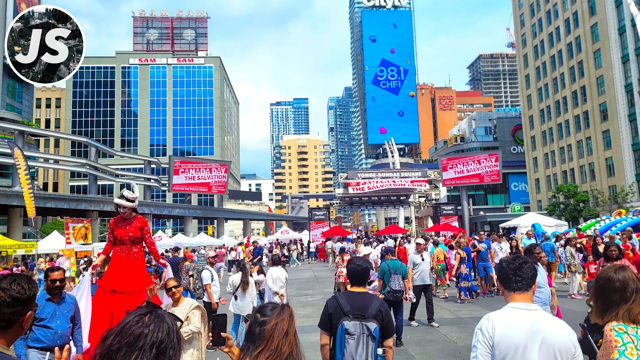 Canada Day in Toronto | City Hall, Eaton Centre & Dundas Square Walk