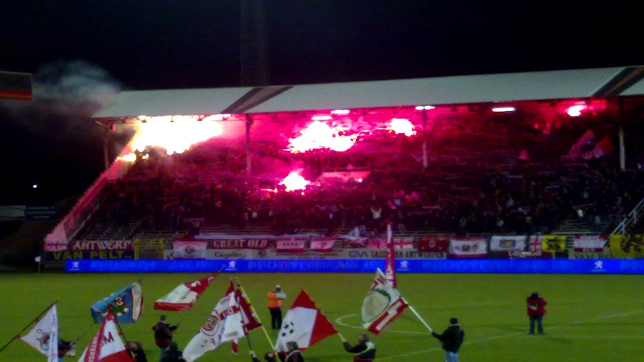 R. Antwerp F.C. Welkom in de hel van Deurne Noord - Pyroshow