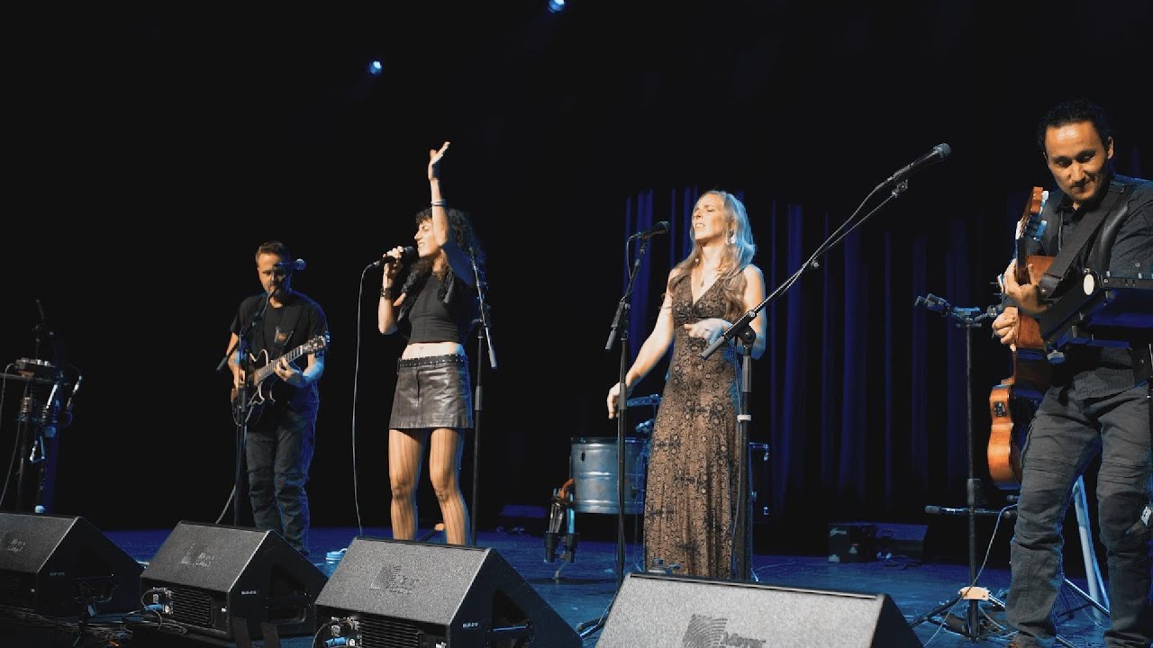 BrightSide Blue and Honey of the Heart perform 