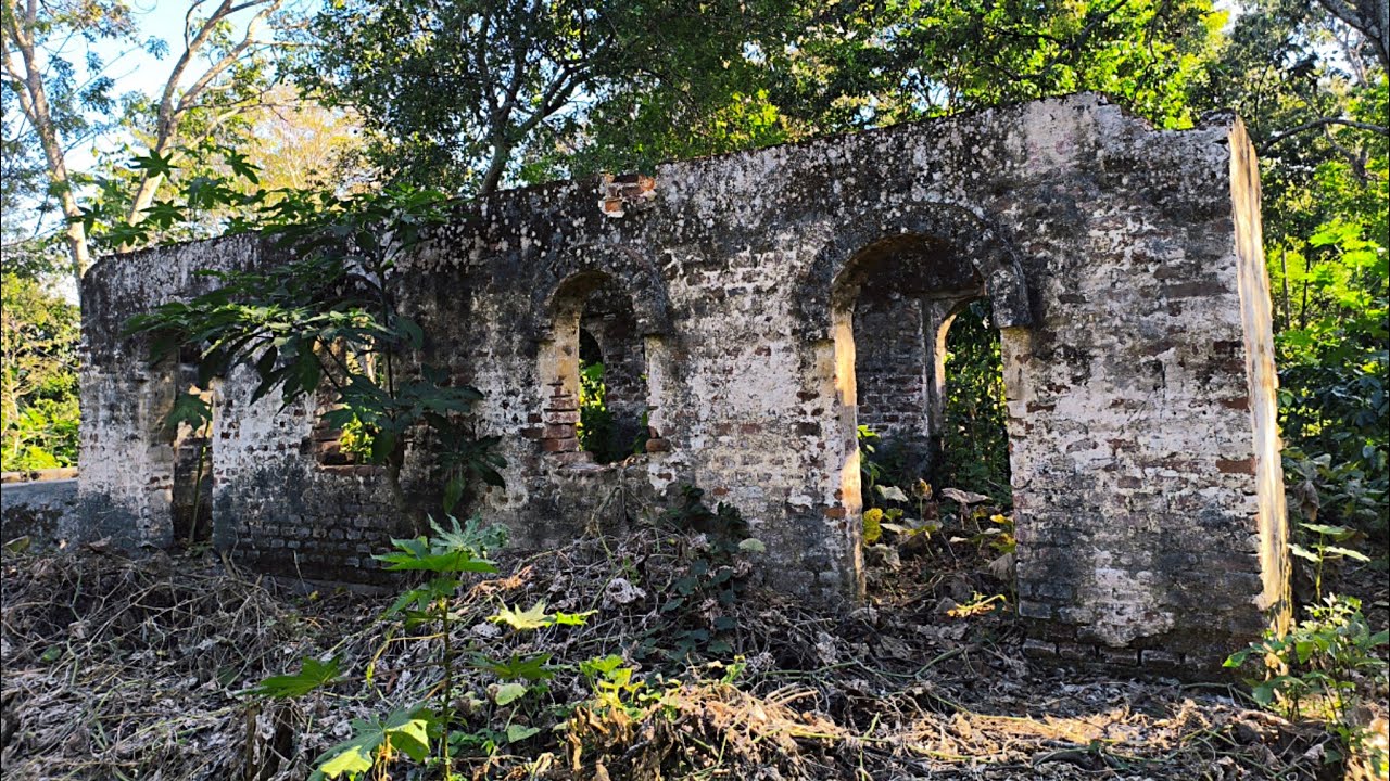 Casa Tipo Iglesia Abandonada 🏚️🇸🇻
