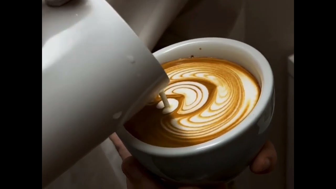 Wing Tulip 🌷 Latte Art | Coffee Art [Barista:- @kof._.fee]
