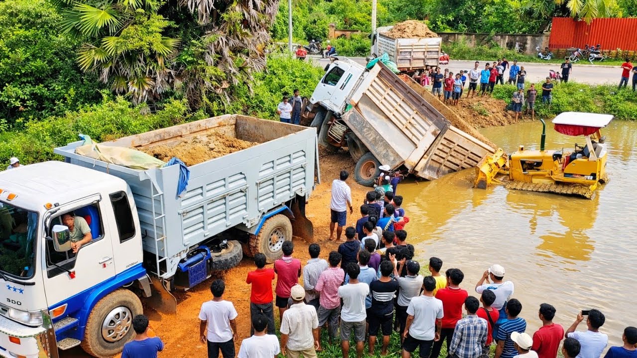 8 Ton Dump Truck Overturned When Unloading Soil & Bulldozer And Dump Trucks Helping