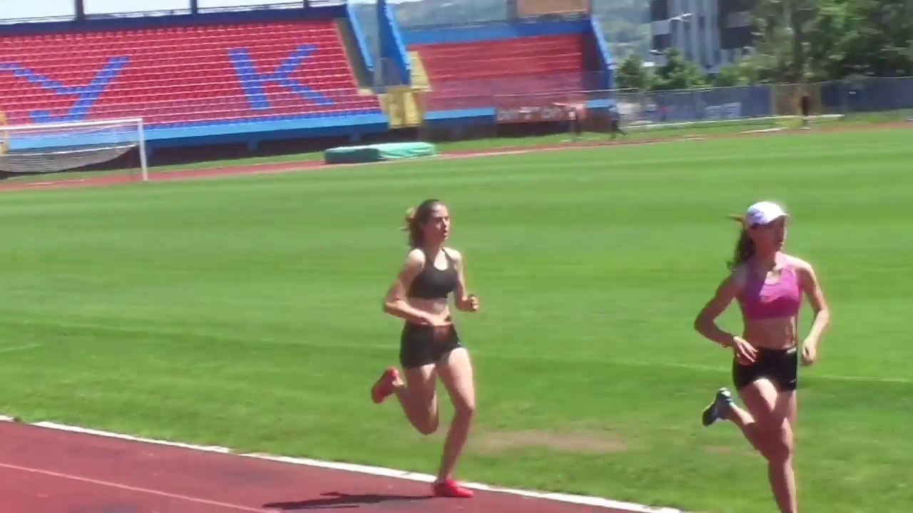 Атлетика, финална трка - 800 m (Ж), средње школе