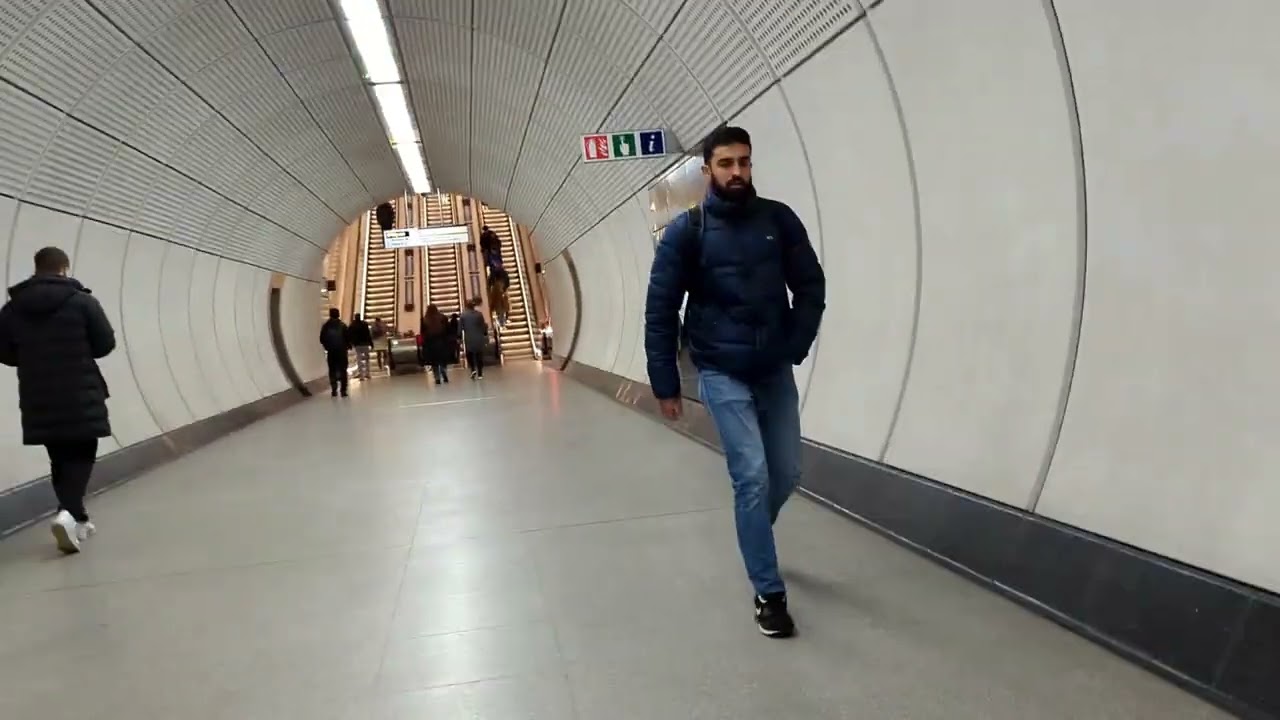 walking from Liverpool Street to Moorgate Underground (real time) 16/2/2023