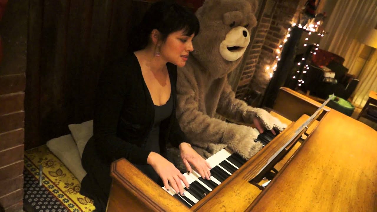 Norah Jones & Ted 'Everybody Needs A Best Friend'