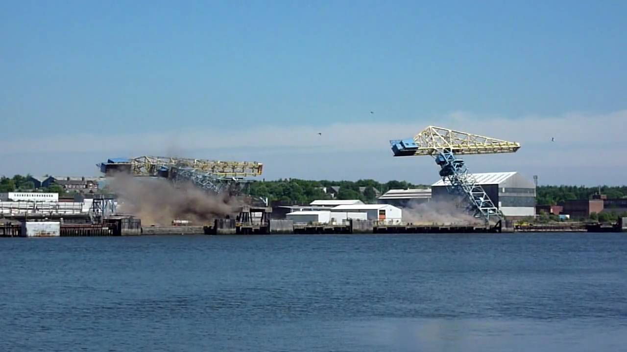 Swan Hunter Crane demolition at Wallsend 04.06.10 (720p)
