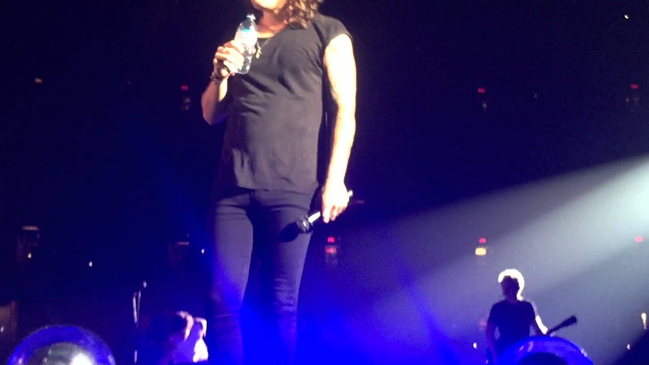 Little White Lies - One Direction | Toronto