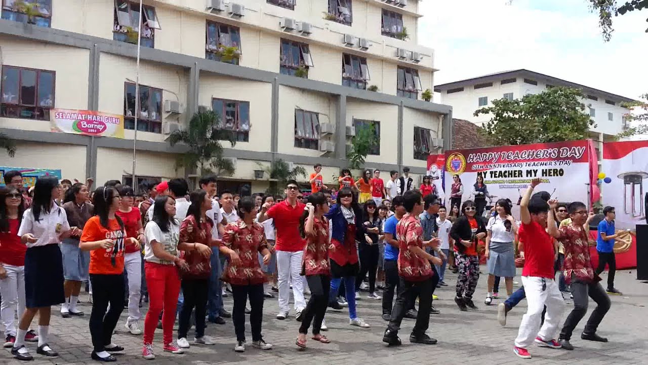 #sutomo1 gangnam style flash mob