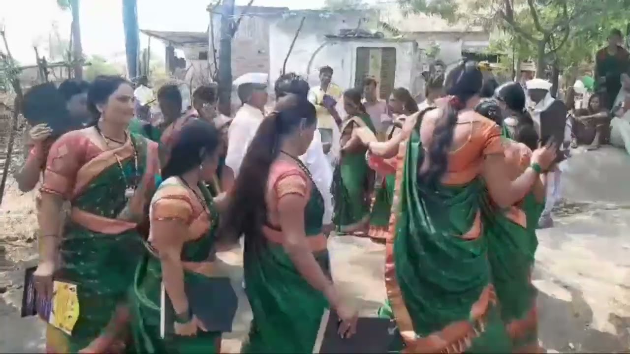 बंजारा होळी गीत आनंदात साजरी सोबतच गोरखनाथ राठोड व बंजारा महिला आंनद घेतांना 2026