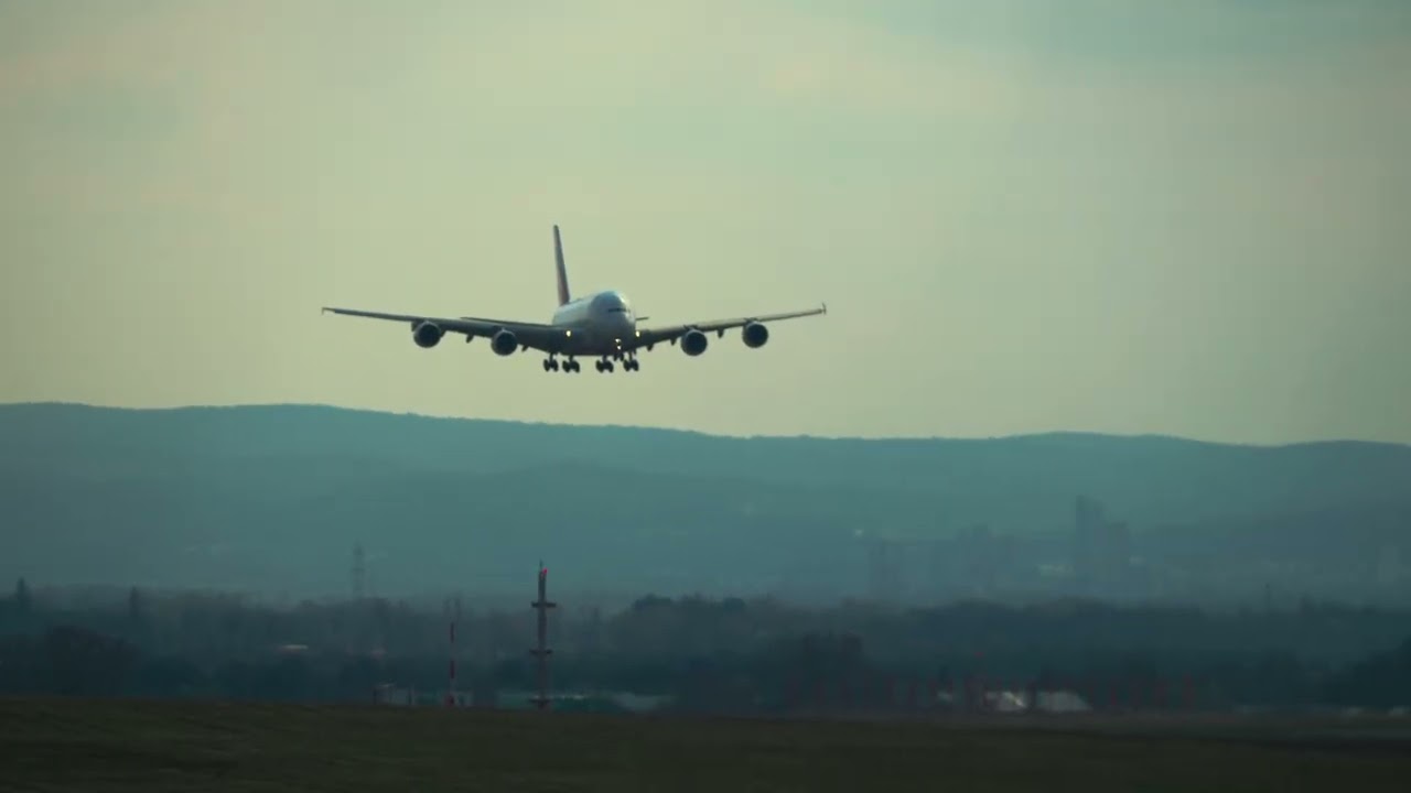 Emirates A380 landing on Vienna Int. Airport.mp4