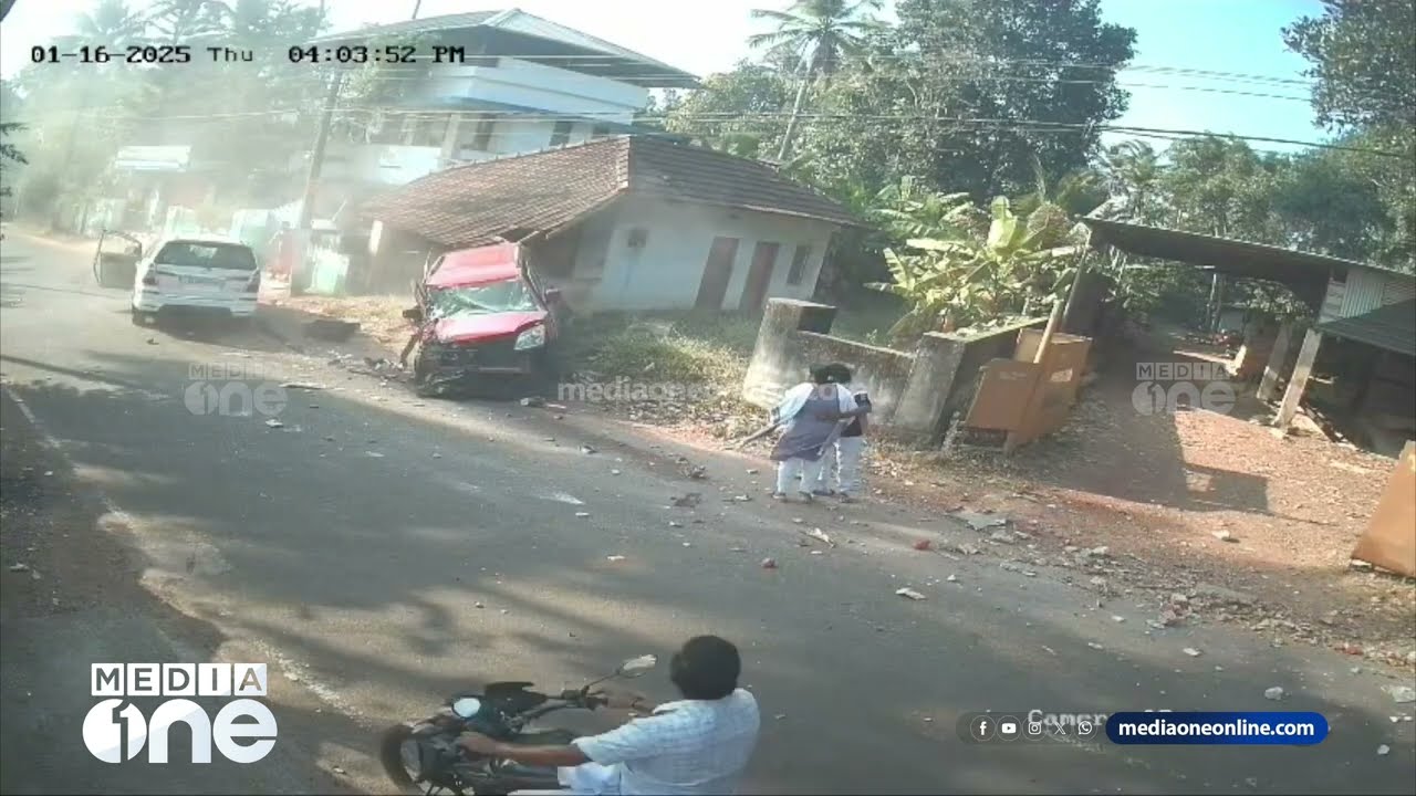 നിർത്തിയിട്ടിരുന്ന കാറിന് മുകളിലേക്ക് ഇന്നോവ കാർ ഇടിച്ചു കയറി... അപകടത്തിന്റെ ദൃശ്യങ്ങൾ | kollam
