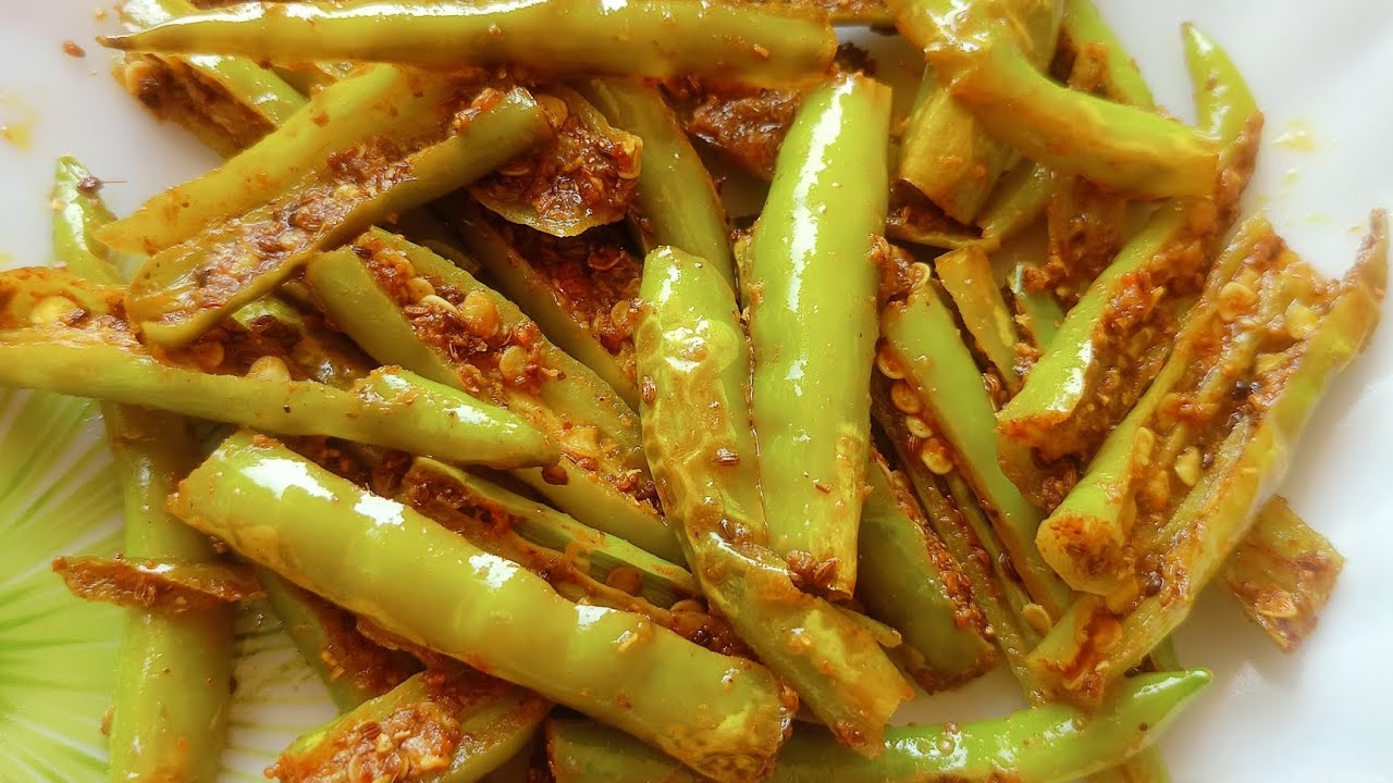 हरी मिर्च की चटपटी रेसिपी/सफ़र में ले जाने वाली रेसिपी #cooking#indianrecipes#food 