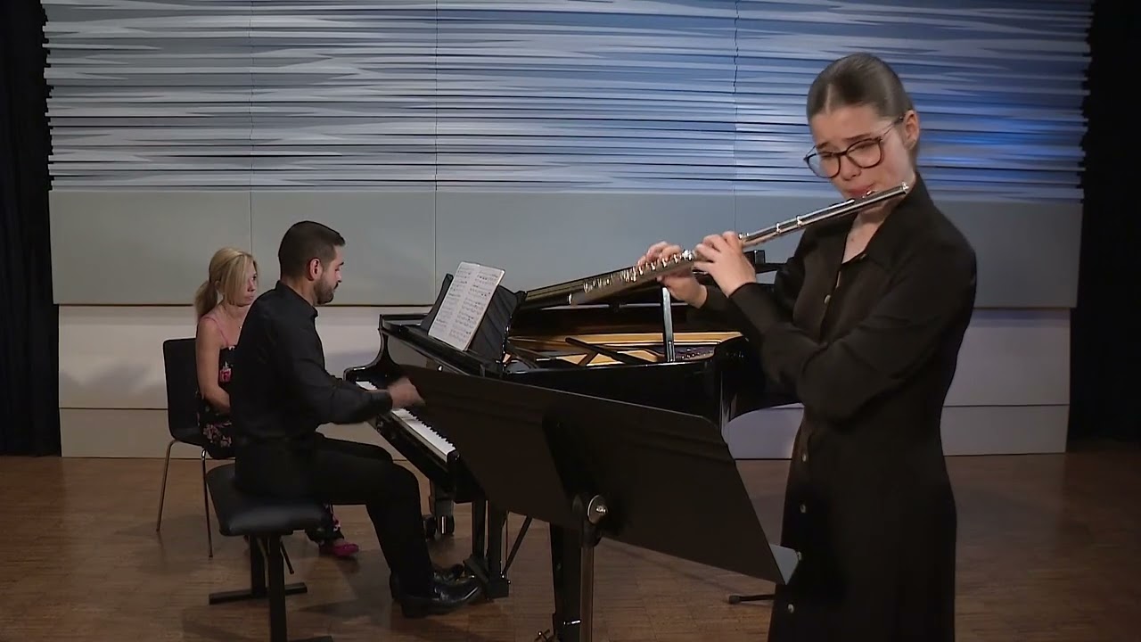 Janka LAAR (flute) Gabriel Fauré: Fantaisie Op. 79.