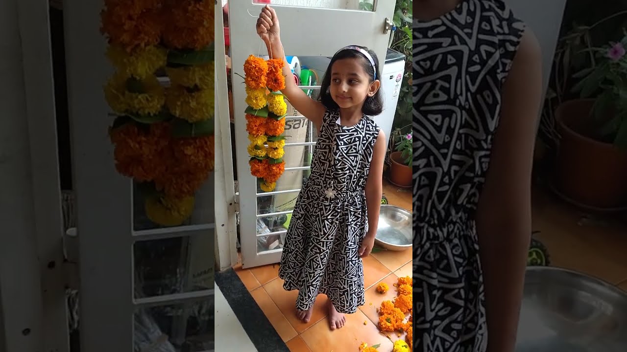 My daughter's first bicycle garland शोना च्या सायकल साठी स्वतः बनवला हार मुग्धा कोळी 