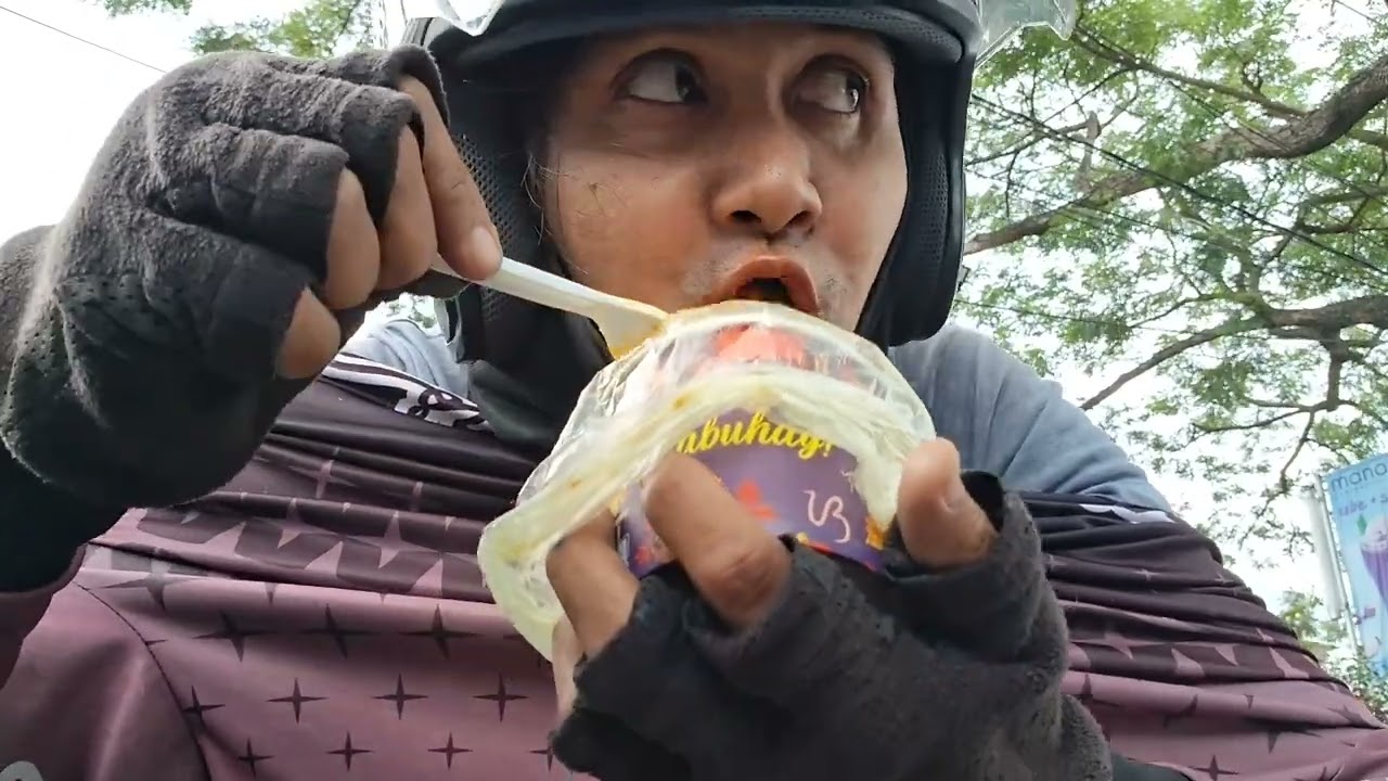 Sarap ng kain sa tambayan 😋😅