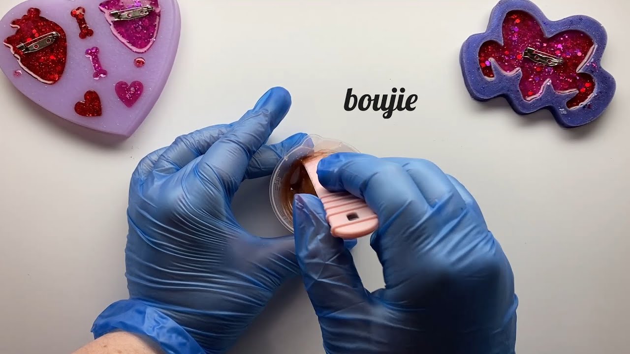 Resin badges // Anatomical heart mold // Relaxing resin tutorial
