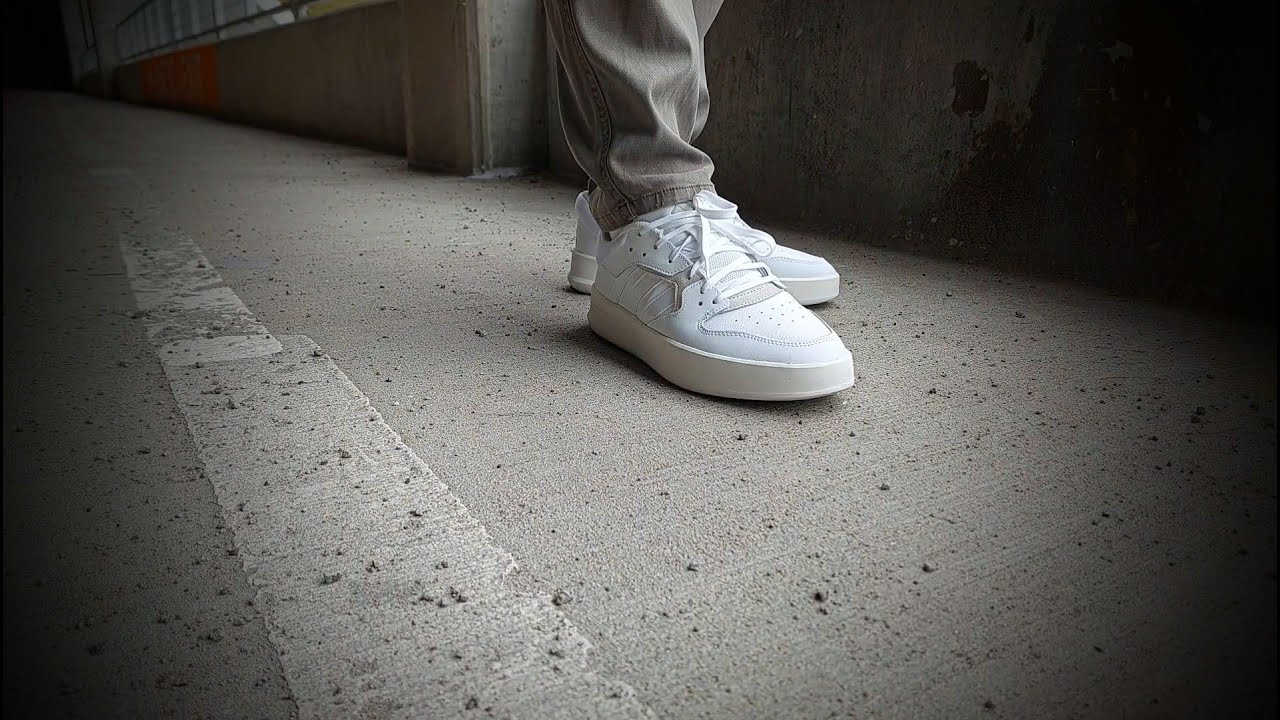 Adidas Court 24.