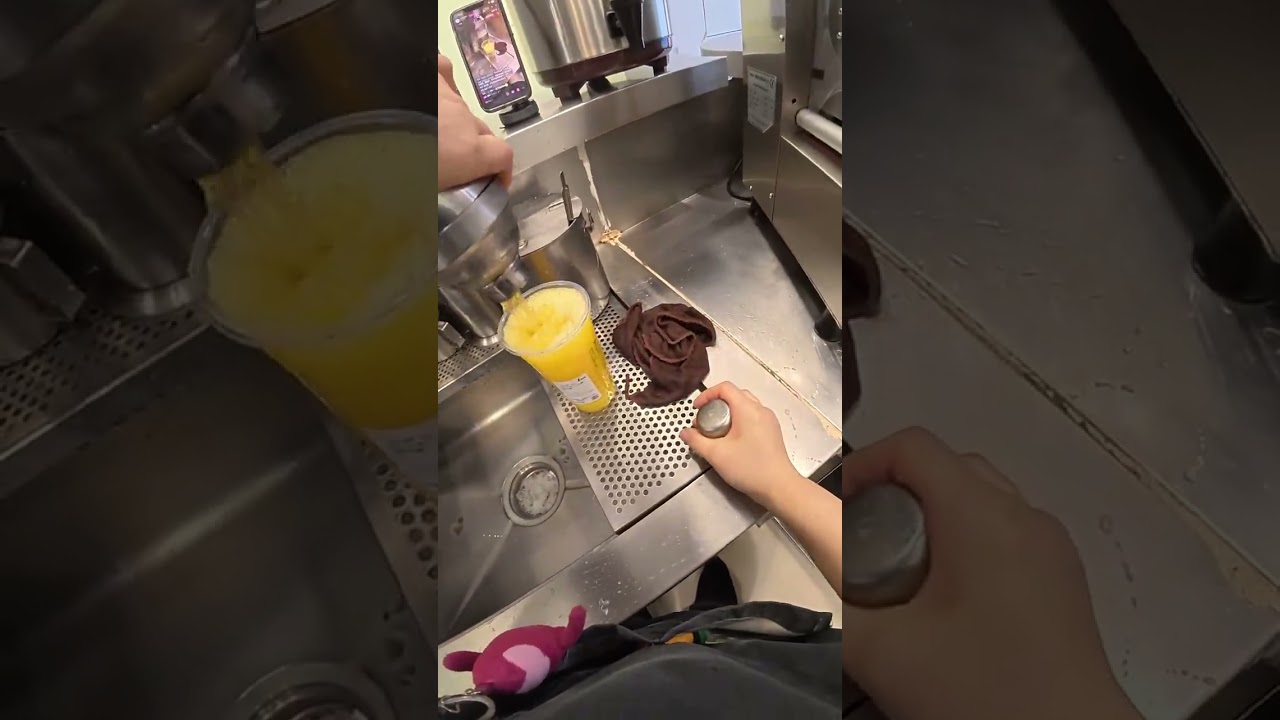 I work part-time at a coffee shop.
