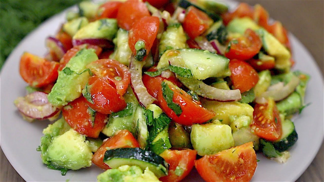 Leckerer Salat in 5 Minuten! Rezept f&uuml;r Gem&uuml;sesalat mit Avocado.