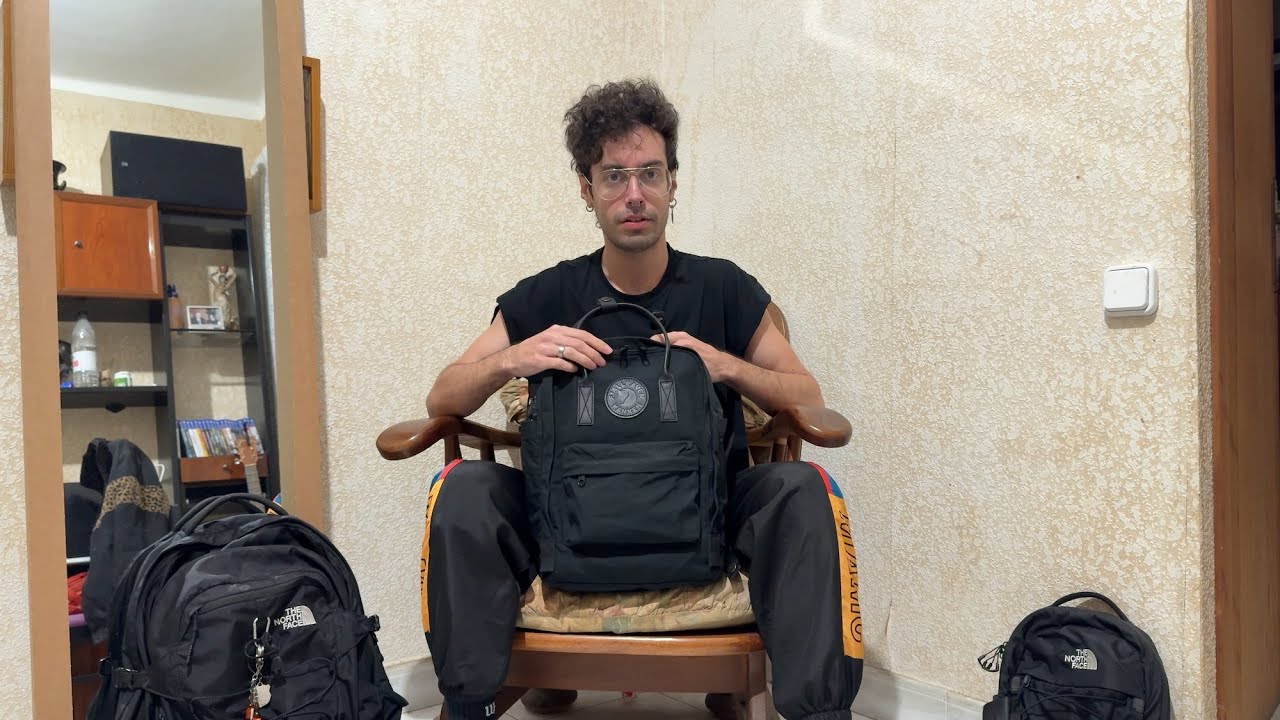 Fjallraven Kanken No. 2 All Black Leather Laptop 15 (+ Comparison with North Face Borealis)