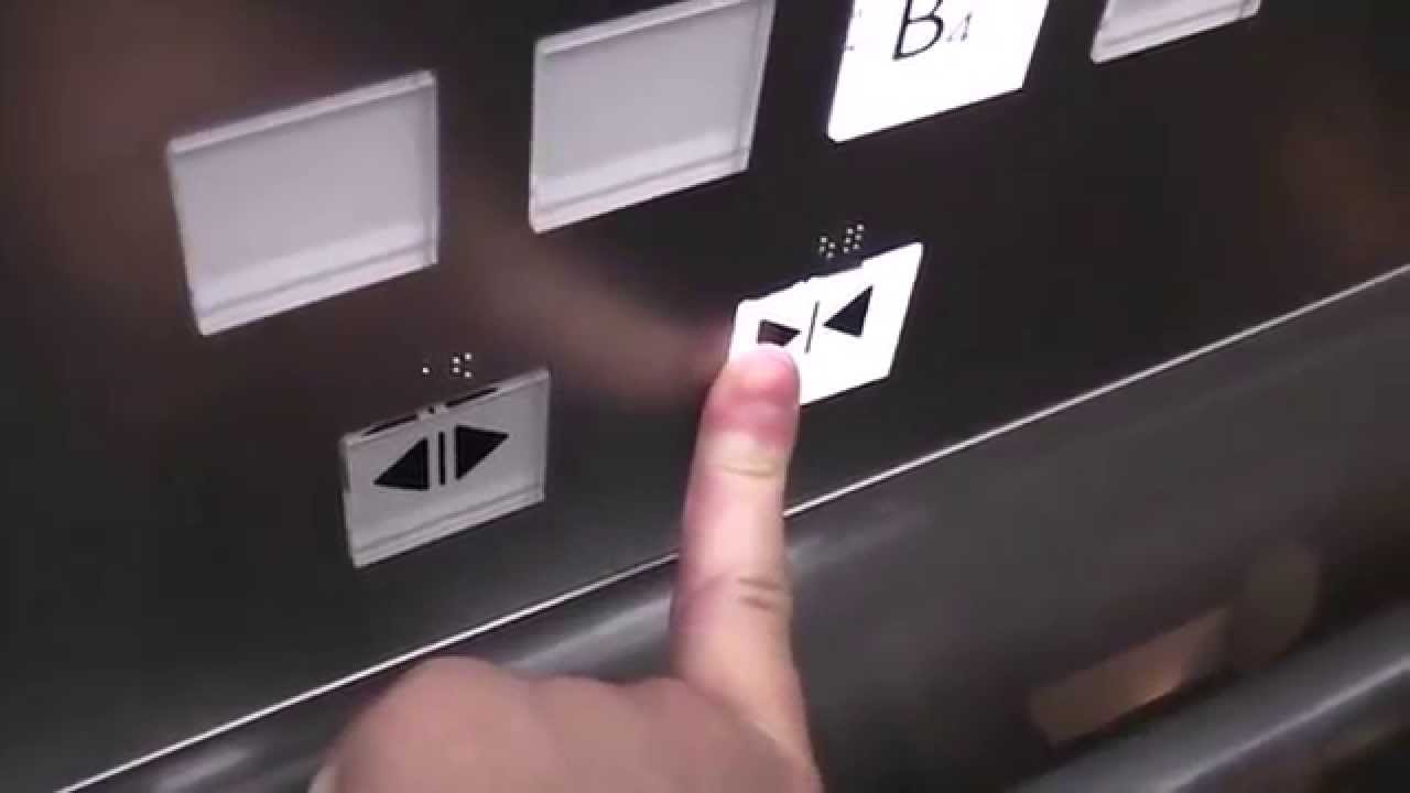 銀座三越のエレベーター