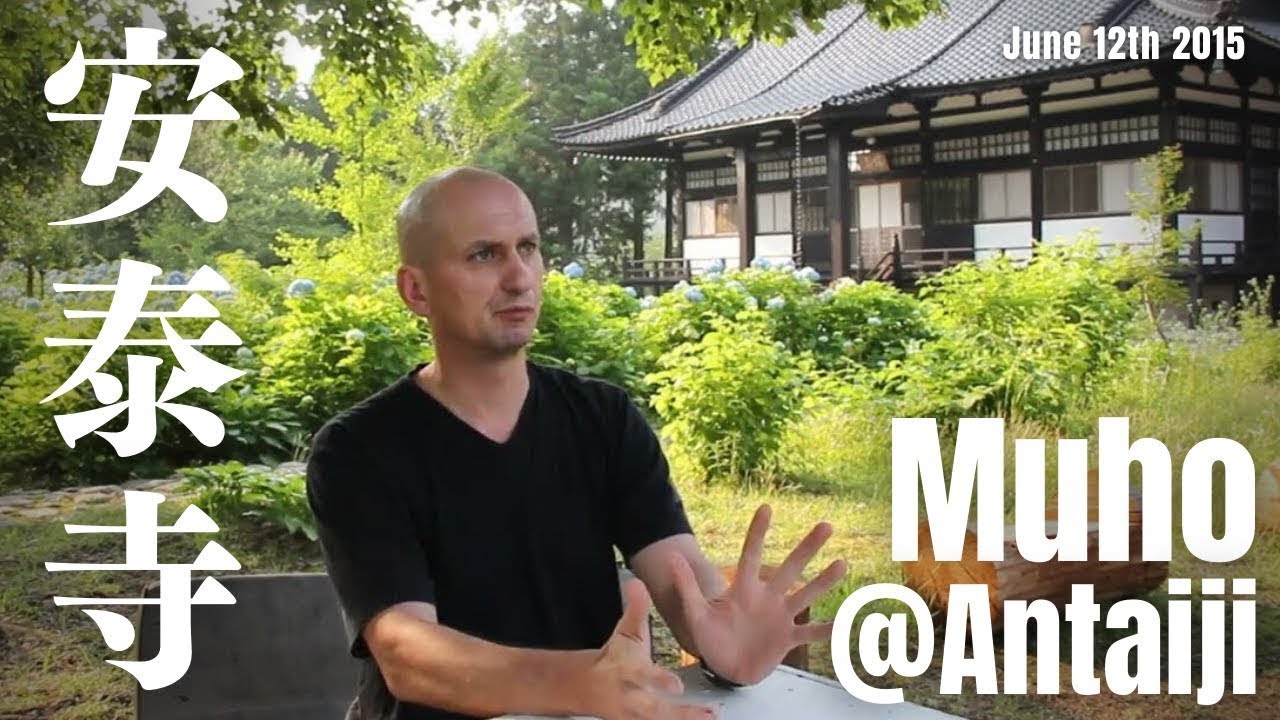 Muho talks in front of Antaiji 's main hall, June 12th 2015