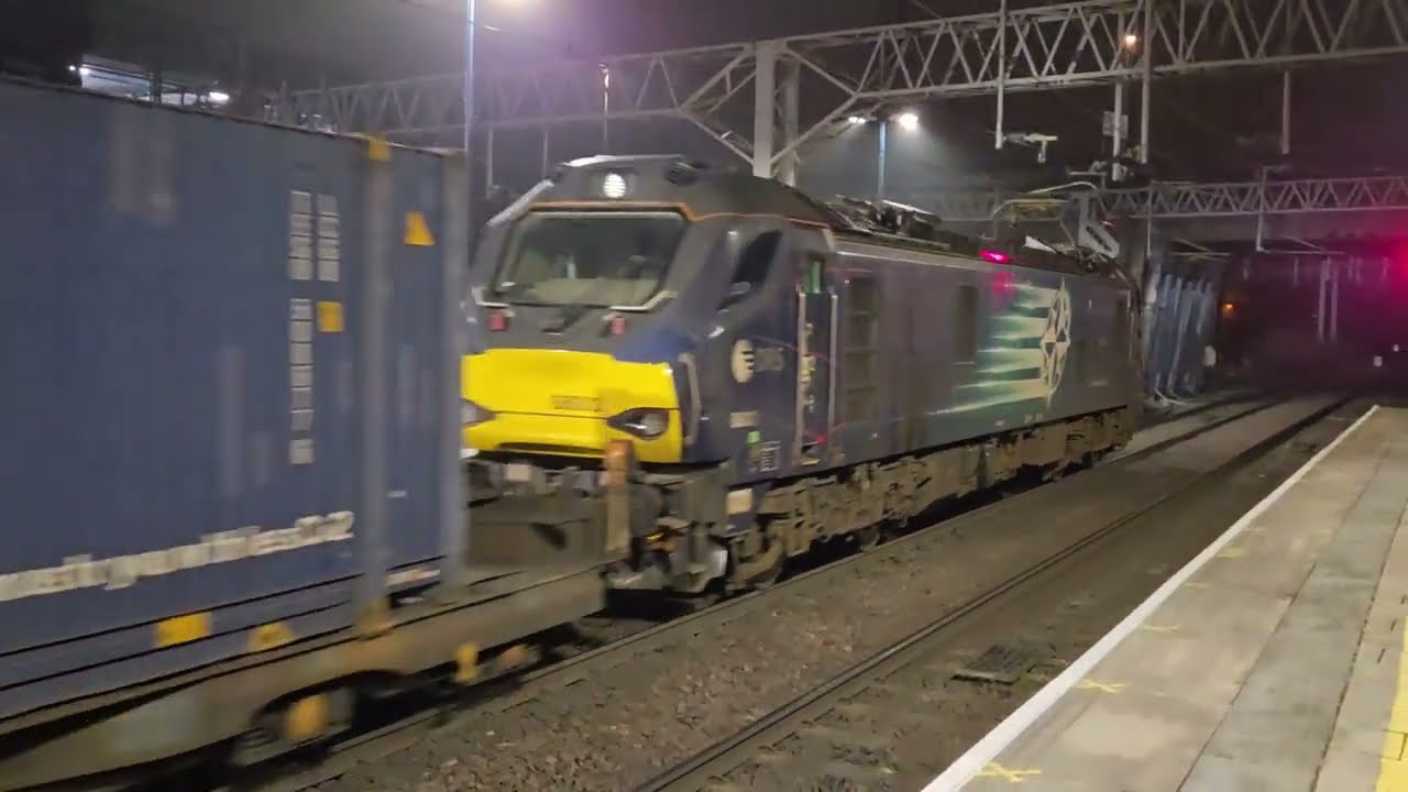 88003 Genesis brings tonight's 4M48 Coatbridge - DIRFT service to a stop just south of the station