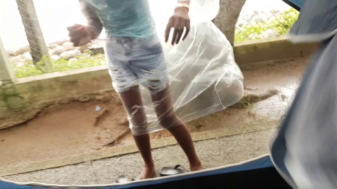 Barraca Luna 7 em ação sob vento e chuva forte