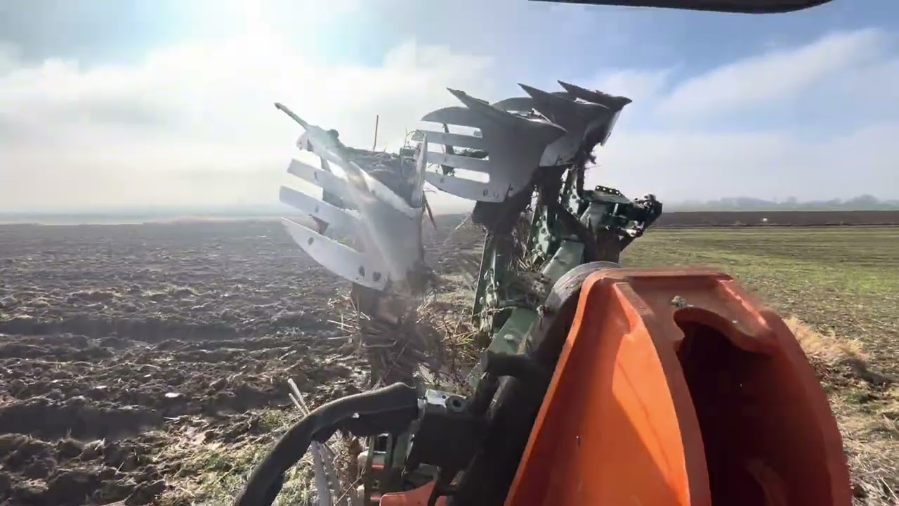 Case maxxum 125 case farmal 95 c dönerli pulluk ile tarla sürümü