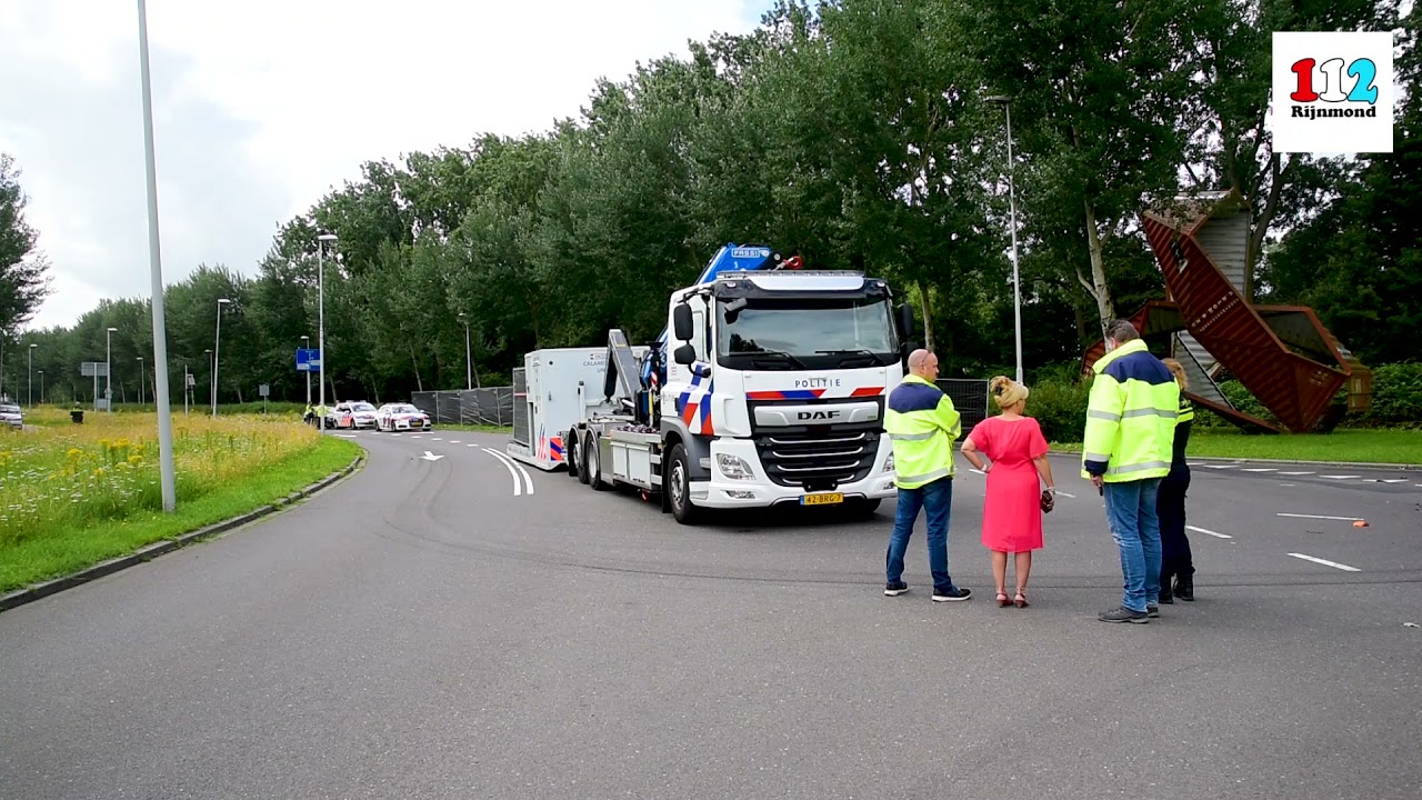 Motoragent overleden na aanrijding met vrachtwagen | Waalhavenweg Rotterdam