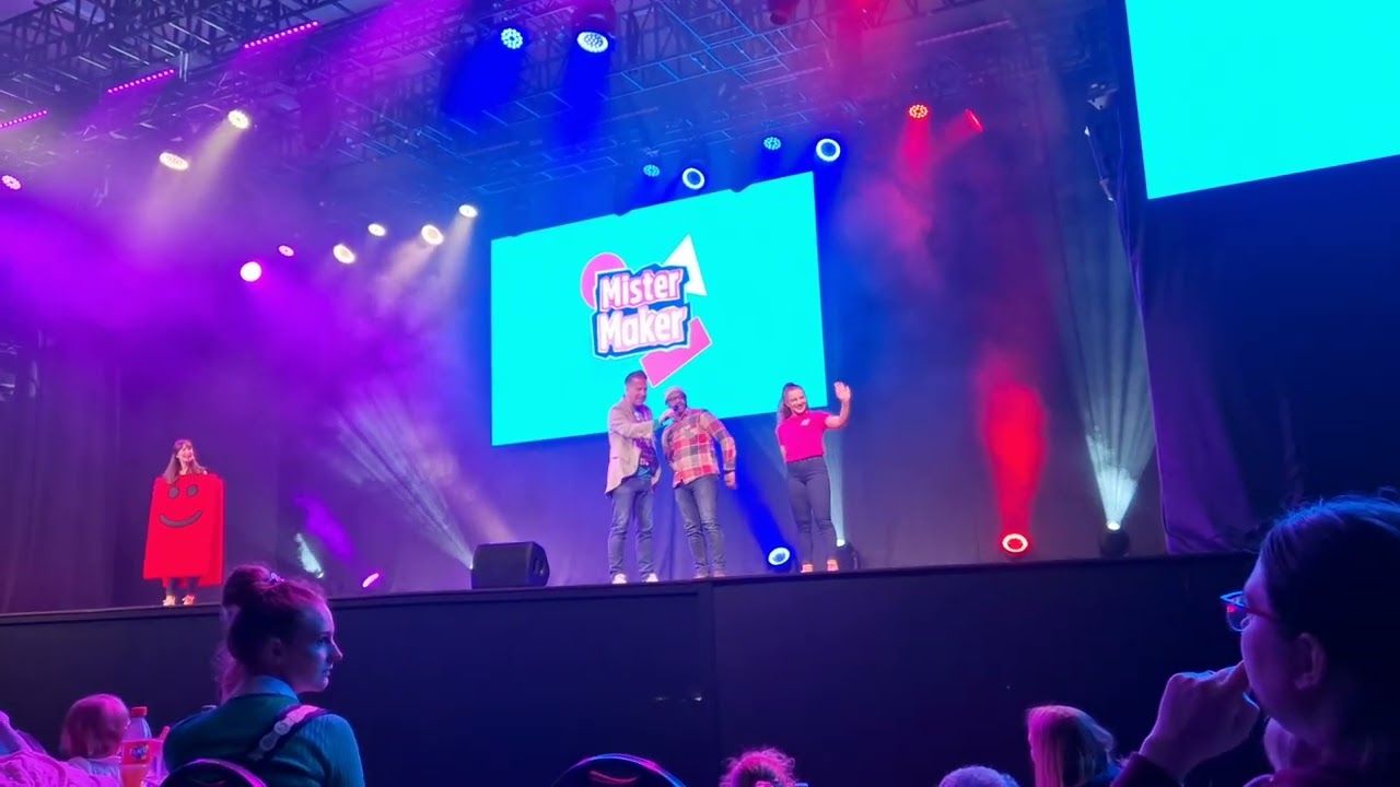 Мистер Мейкер и фигуры в парке развлечений Butlins Minehead, март 2023 года.