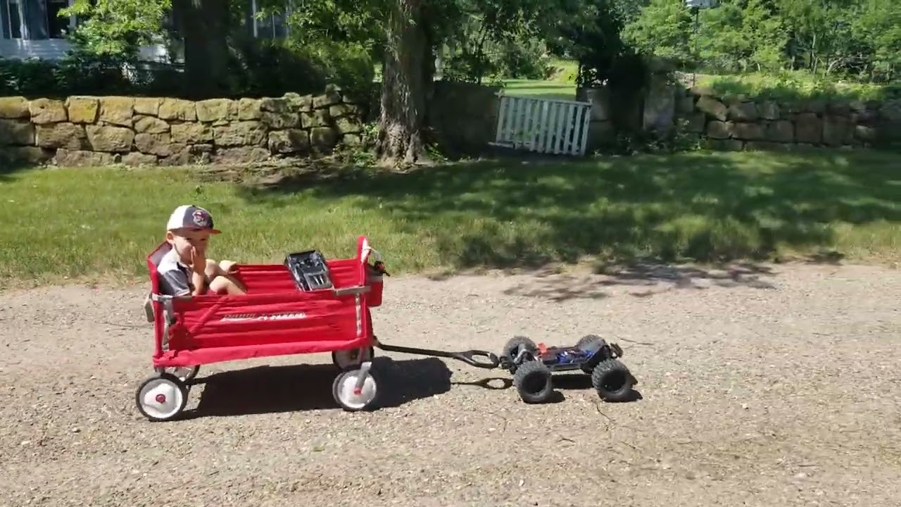 Traxxas Maxx V2 pulling wagon