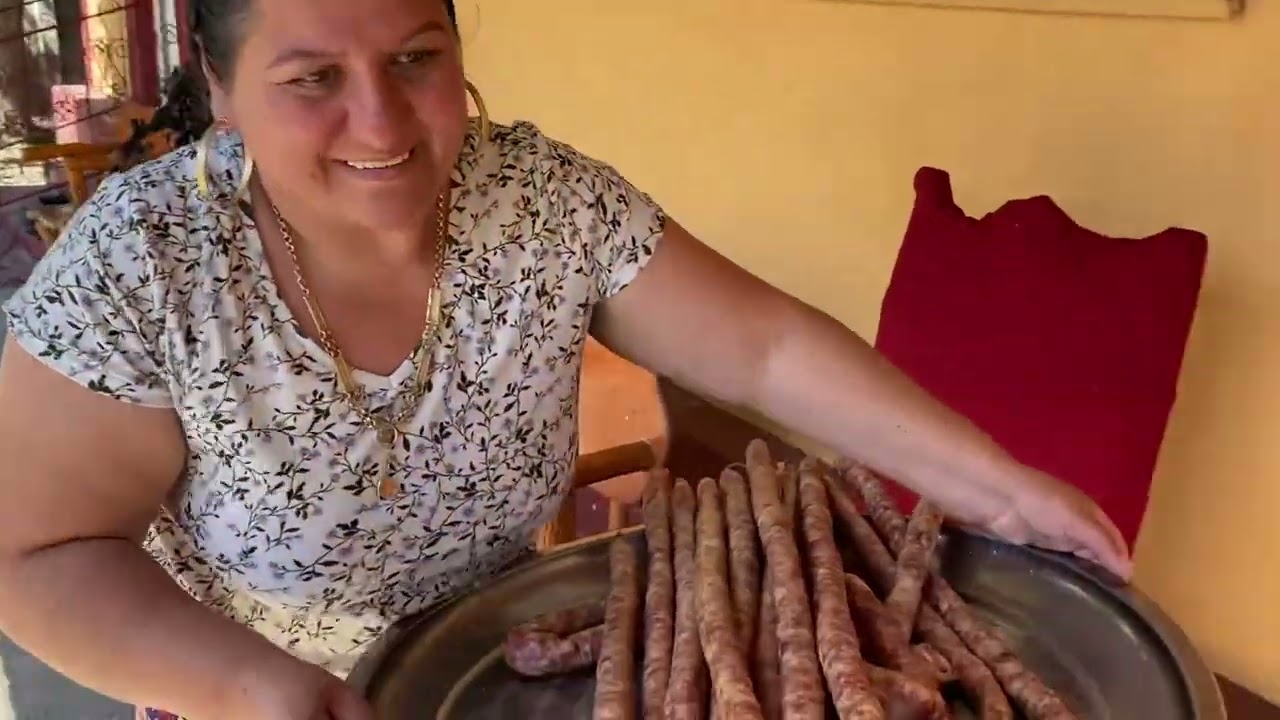 CUTUNIȚA ȘI-A LUAT NUMA CÂRNAȚI ÎN CAP