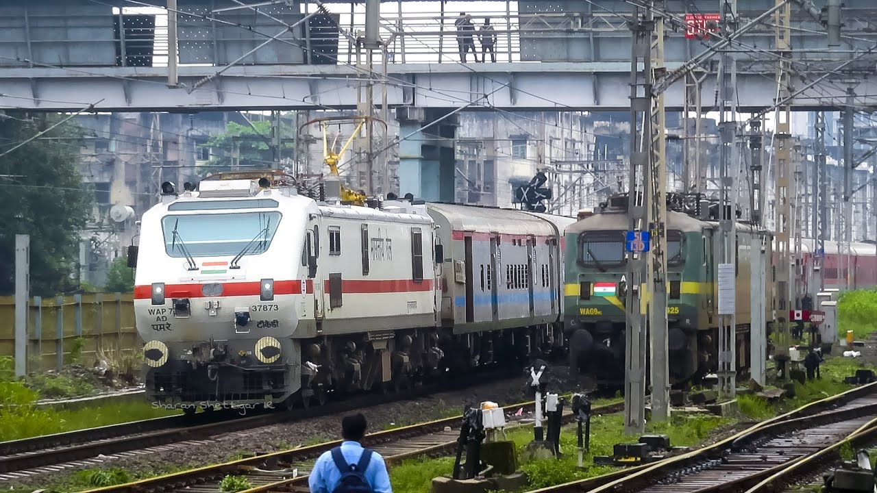 Aerodynamic WAP7 37873 from Tughlakabad powering 12284 Nizamuddin - Ernakulam Duronto Express