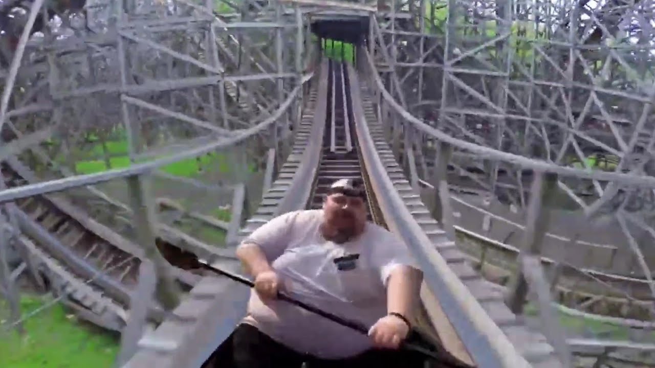 Коллекция мемов с моим любимым толстяком, поющим моану в каноэ.