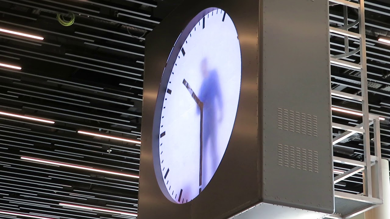 This is how clocks work at Schiphol Airport in Amsterdam