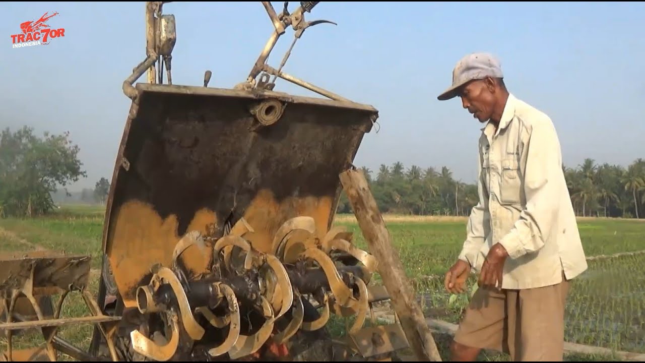 Curahann Hati!!Traktor Sawah Rotary Macet Di Lahan Tanah Dalam