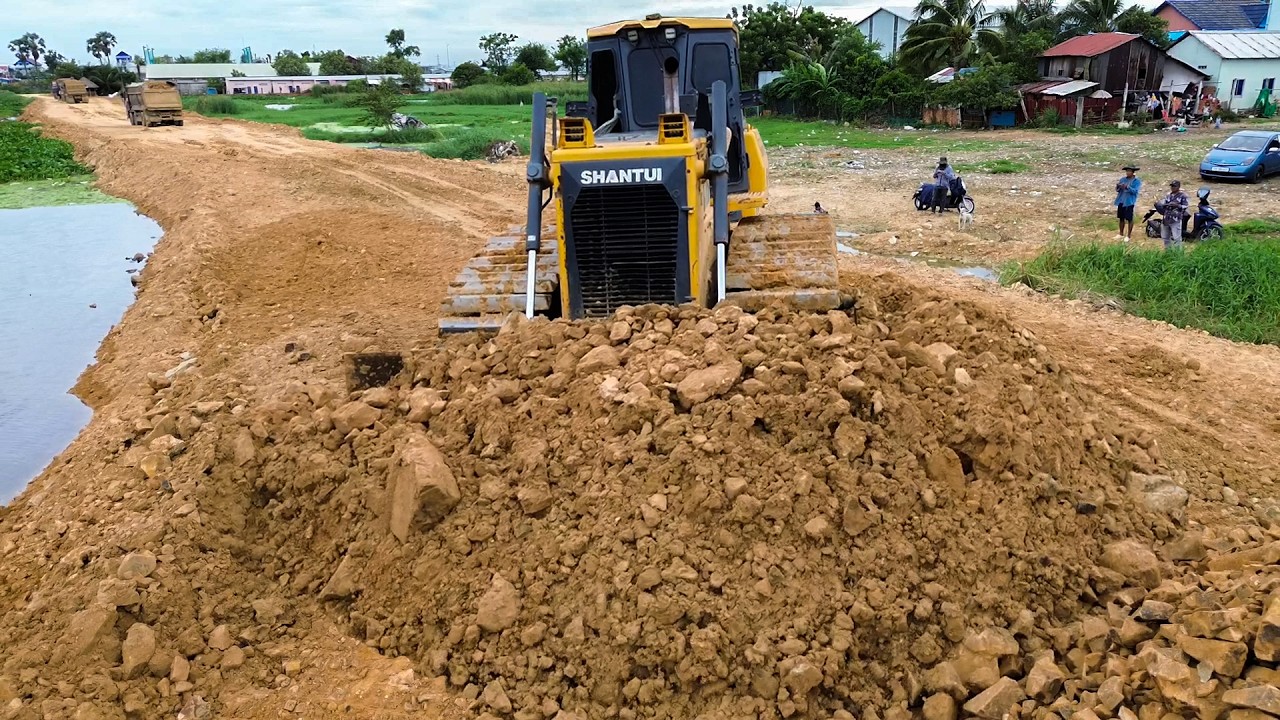 OHh Great! Dozer SHANTUI DH17C2 Skill Building Road Construction & Push Soil into the Deep water