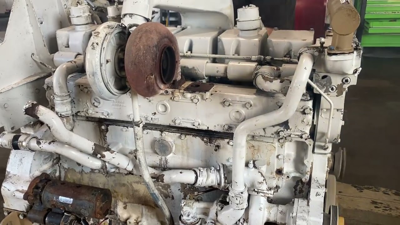 Cummins KT19 Marine Engine Running