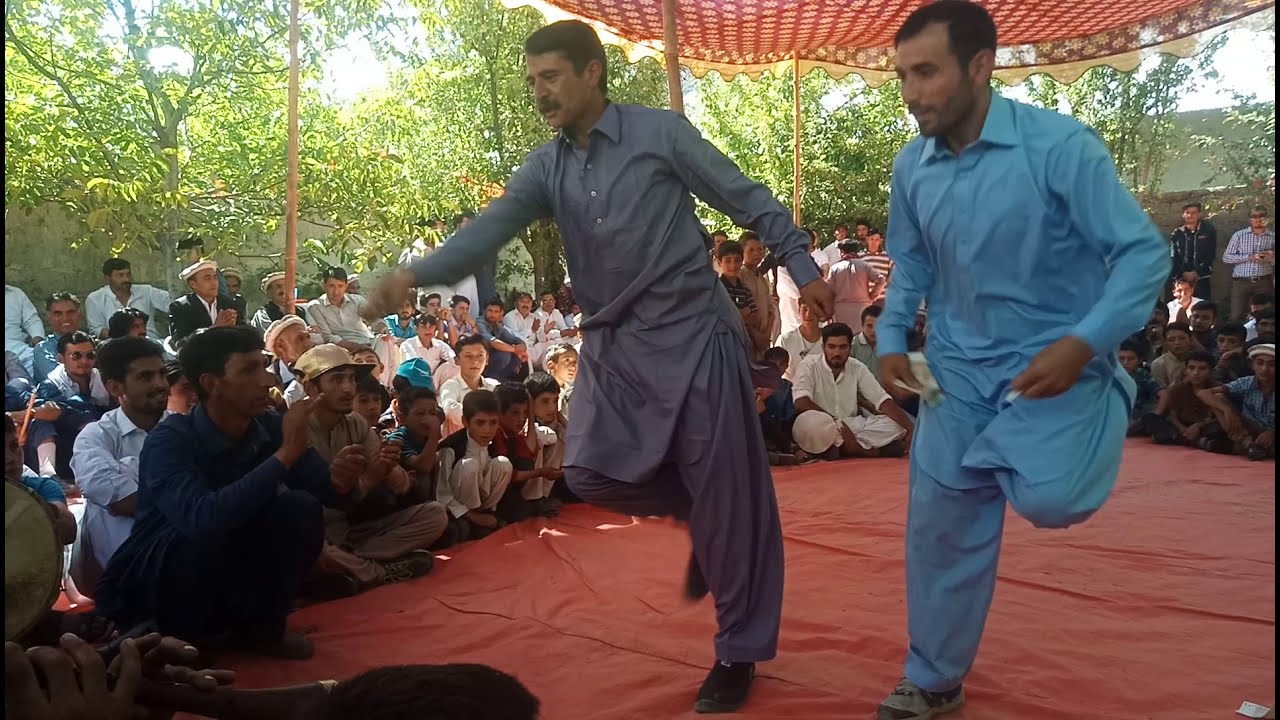 Chitrali best dance 2019 !! Rashid dance in sarghuz mastuj Aftab ahmad wedding