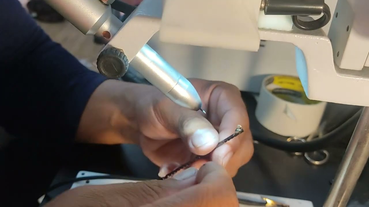 solda de plasma . em óculos de metal . sem queimar .