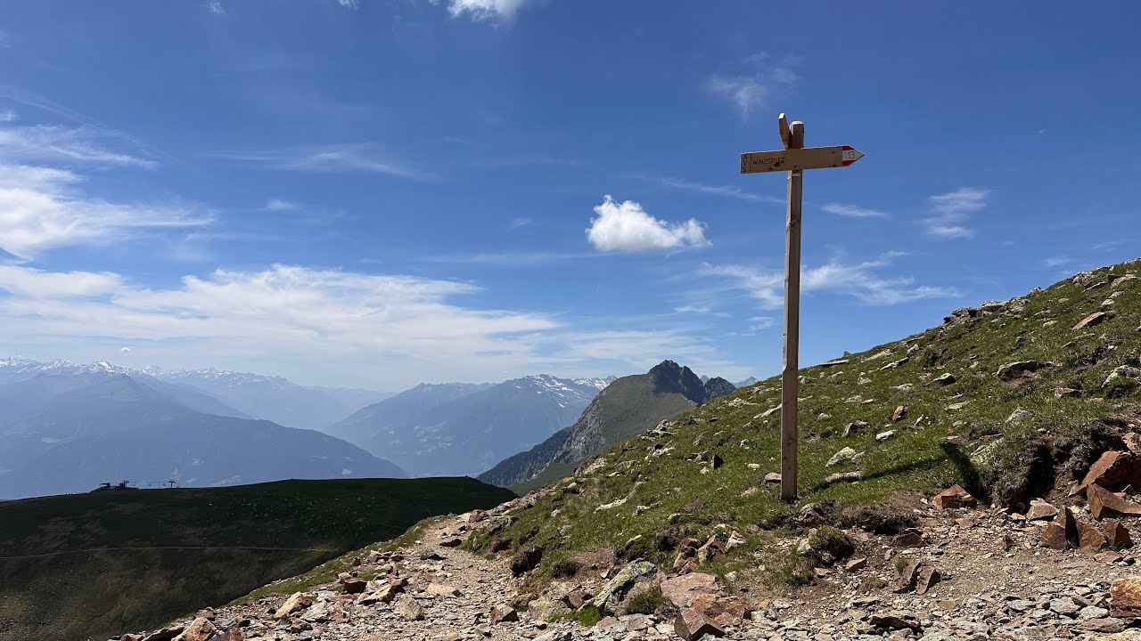Wandern in Südtirol, Italien: Meran 2000, Haflinger Pferde, Blick auf die Dolomiten, Seilbahn