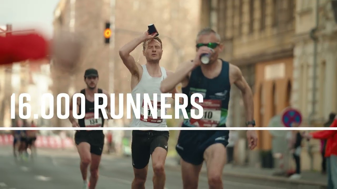What happens at refreshment points during a RunCzech race? One day in 90 secs